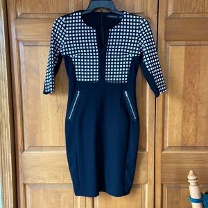 Stylish dress. Very flattering!